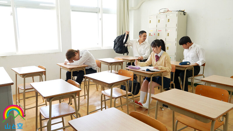 敏感な乳首をこねくり回され我慢できず大量失禁…喉奥貫通イラマ輪●され白目イキしてしまうJ系 皆月ひかる 1枚目