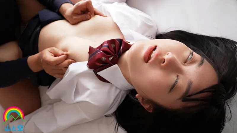 【菜月ひかる】制服敏感乳首を用務員にこねくり回され白目で大量失禁｜sora00558